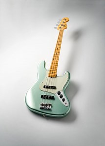 【レビュー】Fender American Professional Jazz Bass ジャズベの、新たな標準機。｜ギタリスト・かとうたかこの音楽ブログ