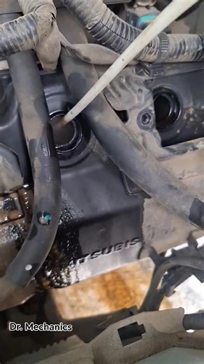 Why Use a Combustion Chamber Cleaner? Engines naturally accumulate carbon deposits over time due to fuel combustion. These deposits form on the piston crowns, intake valves, and cylinder walls, leading to reduced efficiency and performance. A combustion chamber cleaner is designed to break down and remove these stubborn carbon buildups, restoring engine health and efficiency. Effects of Carbon Buildup on the Engine: ❌ Reduced Power Output: Carbon deposits disrupt the ideal air-fuel mixture, lead