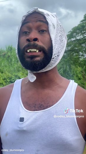 BUCK LOOKING FOR IT BUT NOT 💩🐘!!!! : #elephants #buck #helena #rodeytv #rodeytheentertainer #dung #comedy