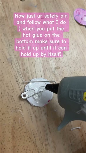 How to make pins without a pin maker :3 #pins #dandysworld