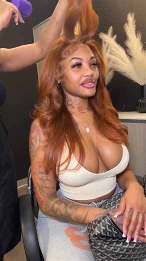 🎸The shaggy layers of a choppy bring a touch of rock 'n' roll coolness. If you like this wig comment 𝐥𝐢𝐧𝐤 I'will DM you😉 Follow @geetahair_com to see more #hairinspiration 🛒🛒Happy Easter Sale 💥Use code 𝐋𝟐𝟓 get upto 50% extra 25% OFF 🙋‍🙋‍100% soft human hair! Worth the price! #geetahair #geeta #geetawigs #xuchangwigs #wigvendor #wigfactory #blackfridaywigsale #wiginstalltutorial #lacefrontal #hairreview #lacewigs #chocolategirl #wiginstall #hairstyle #althairstylist #wigtrendy #lace