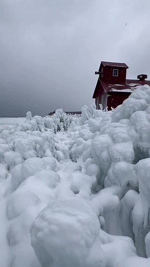 Earlier this month, Karen Farrell captured some incredible ice and snow build up at Point Betsie on Lake Michigan. Thank you for sharing this magical moment with us! 🎥: Video provided by Karen Farrell | MLive.com