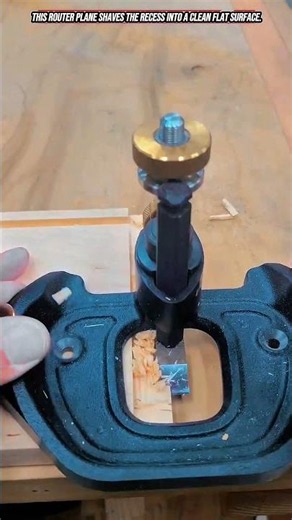 Manual Wood Groove Cleaning : How Router Planes Smooth Recesses