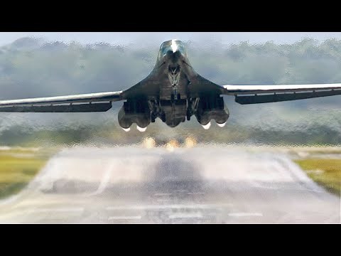 Monstrously Powerful US B-1 Bomber Takes Off at Full Afterburner