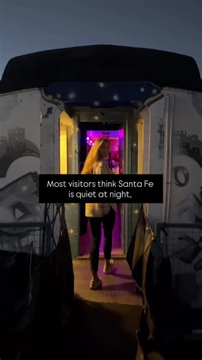 1️⃣ Sky Railway Sunset Stargazing Trains Live music, drinks, and wide-open desert views as the sun sets over the Galisteo Basin. Perfect for stargazing. Seasonal reservation only. 2️⃣ Private Night Soak at Ten Thousand Waves Book a private outdoor tub and soak under the stars in the piñon-covered hills just outside Santa Fe. Winter nights (and snowfall) make this unreal. 3️⃣ Meow Wolf (Evening Entry) An immersive art exhibit- secret rooms, hidden doors, and surreal worlds. Meow Wolf is a maze of