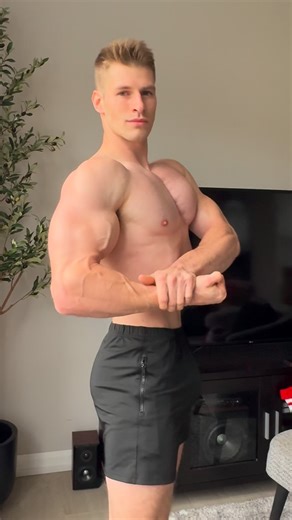 Patrick Leblanc on Instagram: "Push-up challenge . . #explore #fyp"