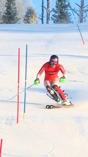50K views · 665 reactions | Modern technique masterclass by @MattiasIten Swiss Ski Team young blood racers _ training session carving / gliding on both skis edges _ constant acceleration perfect grip & control _ hip width stance _ strong hip + knee angulation _ constant upper body orientation to the fall line | Thanos Floros | Facebook
