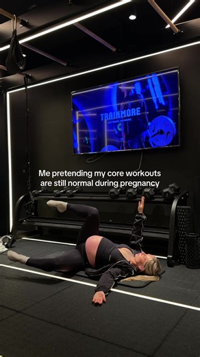 Pregnancy changes your core training. At 32 weeks pregnant I can’t do all the core exercises I used to. But that doesn’t mean your core stops working!!! Instead of traditional exercises like leg raises or aggressive ab workouts, I focus more on core control and mobility. This rolling pattern trains: • deep core • obliques • spinal control • breathing • rib cage mobility All of which help your body manage pressure on the linea alba and support your core during pregnancy. It’s not about squeezing