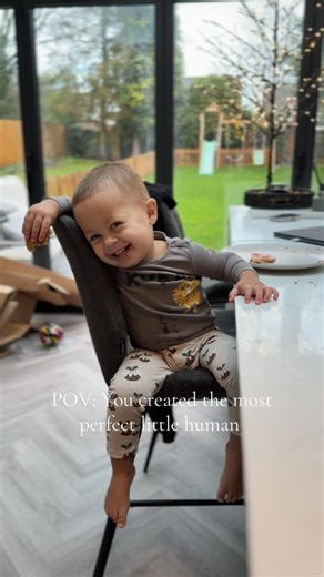 Swench Family 🏡👩🏼‍❤️‍👨🏾👼🏼🐾 on Instagram: "POV: ❤️"