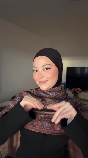 H A Y A M U S E on Instagram‎: "Tutorial pashmina scarf fyp #explorar #lifestyle #girl #algeria #dz #حجاب #viralvideos #girls #tendencia #fashion #fypage #2025 #hivern #model #fashiongram #marrone #olive #coleurs #explorar #lifestyle #dz #girl #algeria #viralvideos #حجاب #pashmina #scarf #foulards #خمار #محجبات #pashmina"‎
