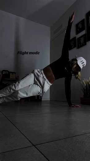 Video di 𝐚𝐧𝐠𝐞𝐥𝐚.𝐰𝐨𝐫𝐤𝐨𝐮𝐭 (@angela.workout) con Flight Mode - Noizy