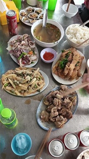 Bữa ăn trưa tại nhà hàng