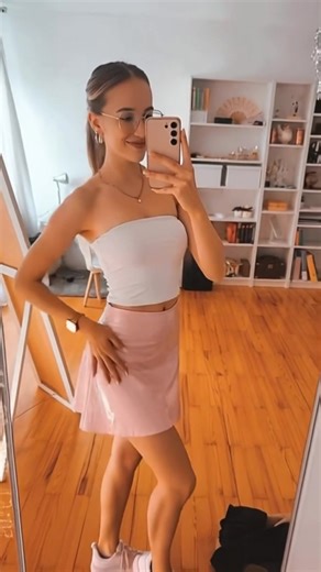 Barbiecore unlocked 🩷✨ Neuer rosafarbener PVC Rock & ich bin OBSESSED 🎀 Was sagt ihr, Cuties? 🥹💗 👉 Ab in die Kommentare & spread some love 💬💕 #ootd #ootdinspiration #pvc #outfitinspo #GirlyVibes