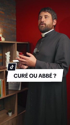 Différence entre curé et abbé dans la religion catholique