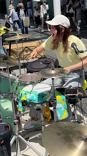 【手数ヤバすぎ】速い曲をめちゃくちゃ楽しく叩くドラマー【ヤバイTシャツ屋さん/あつまれ!パーティーピーポー】#shorts #ドラム