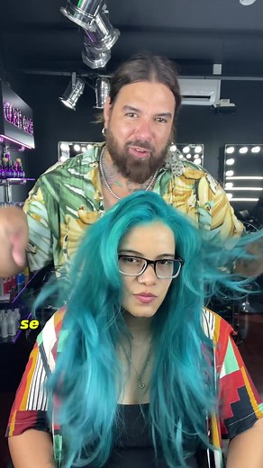 Transformación de Cabello Turquesa con Estilo Mermade