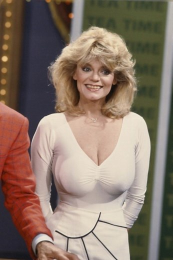 💖 From the bright studio lights to glossy magazine spreads, she became one of the most recognizable beauties of her time. Her image still feels iconic — soft, glamorous, and full of vintage magic. 👉 Curious who she is? Discover more in the first comment 👇 | History Revived