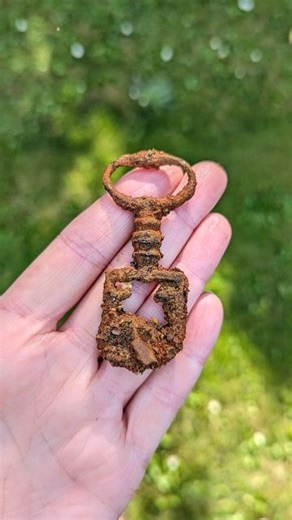 Jane Eastman on Instagram: "It's a river latch match! 🗝️👇 I absolutely love old keys and have wanted to find an example of a curious and cool spade shaped antique latch key for years. I found the inverted 'T' of a corresponding door lock plate whilst mudlarking early this year and hoped that it was a sign that the key would not be too far down the line. Last weekend I found one in a river, a crusty lump of rust in the gravels, but unmistakable! O'Dell's night latch key (invented in 1792) was b