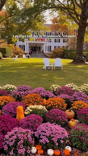 Prettiest fall town in Vermont? #newengland #fallinvermont #woodstockvermont #autumn