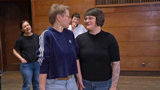 DAS! Rote Sofa: Wenn Improvisieren zur Kunst wird