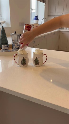 Hot chocolates in your new home at Christmas, what more could you want? With a Guild home, you get more as standard - 2.5 times more than the average new home† to be precise. Explore our range of brand new 4 & 5 bedroom homes located in Hulland Ward, with excellent travel links to wider Derbyshire today: https://bit.ly/3VSGI1Q †Sq ft percentage calculation based on UK average new home sizes taken from estiMedes Ltd compared with a Guild home, based on total sq ft. UK average cost of new home tak