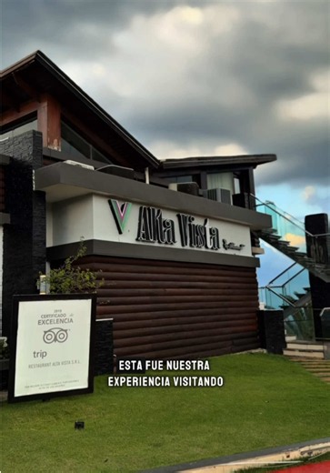 Una escapadita de la ciudad, buena comida y unas vistas espectaculares. ⛰️✨ Desde hace tiempo teníamos ganas de conocer @altavistarestaurant , camino a Jarabacoa, y aprovechamos los beneficios de nuestra Mastercard Banreservas para finalmente visitarlo. ❤️ Y es que durante este mes puedes disfrutar de devoluciones en tus consumos en restaurantes participantes de Santiago y la Zona Norte: 💳 15% de devolución con tarjetas de crédito Mastercard Platinum y Black Banreservas. 💳 20% de devolución co