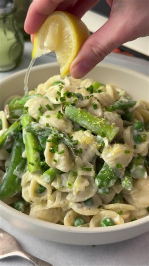 🌱 Orecchiette forms the base of this spring pasta recipe while seasonal veggies like leeks, 🥬 asparagus, and peas 🫛 take the spotlight. Simmered in a lemony broth 🍋 and finished with a sprinkle of cheese, 🧀 this Creamy Pasta Primavera will make you fall in love with spring vegetables. Get the full recipe on our website! 🌐 Or send us a direct message saying “recipe” and we’ll send you a link to our site! 💬 #creamypastaprimavera #pastaprimavera #springdinner #springpasta #springrecipes