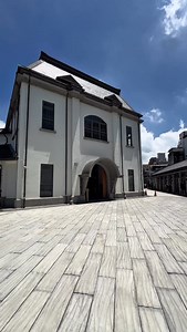 #台南景點 📍近期台南新開幕名單｜三個必逛去處 這3間新地標，不管下雨天備案還是夏天吹冷氣，都能逛得很盡興 📍台南西市場 南台灣最大菜市，全台最美古蹟市場 ✨ 超過百家攤位進駐，美食甜點、文創小店一次收集！ 📍誠品生活台南 南台灣最大誠品據點，10公尺高雙層書牆、南台灣最大兒童館，還有超多主題餐廳 🍴 逛一整天都不夠！ 📍UR LIVING生活美學｜台南民族店 台灣人氣網購品牌集結，PAZZO、MERCCI22、MEIER.Q、CHENN CHENN、Nagumo Miyuki及韓系咖啡OUVER SEOUL咖啡廳，陪女友老婆來男生也能邊喝咖啡邊等☕吹冷氣超Chill 👉 台南近期行程必收，把這份名單存起來，下次就有雨天＋夏日備案啦！ #台南 #台南旅遊 #台南美食 #台南咖啡 #台南景點推薦 #台南生活 #台南拍照 #台南必去 #台南必吃 #tainan #tainantravel #tainanfood #tainancafe #tainanhotspot #tainanlife #tainanphotography | 妞妞幸福花園