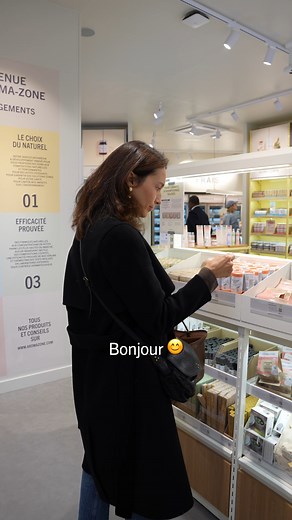 Nous sommes de passage dans nos boutiques afin de découvrir vos incontournables et en savoir plus sur vos indispensables ! ❤️ Sérums, crèmes visages, compléments alimentaires… Nous sommes venus vous demander ce qu’on peut trouver dans vos paniers 🥰 Et vous, quels sont vos essentiels Aroma-Zone ? ✨ | Aroma-Zone