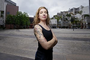 Charge mentale : la dessinatrice Emma raconte le concept en bande dessinée