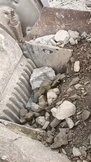 Huge Rocks Turned to Gravel Instantly – Powerful Crusher Demo #RockToGravel #CrusherMachine #IndustrialPower #CrushingMachine | RSK React