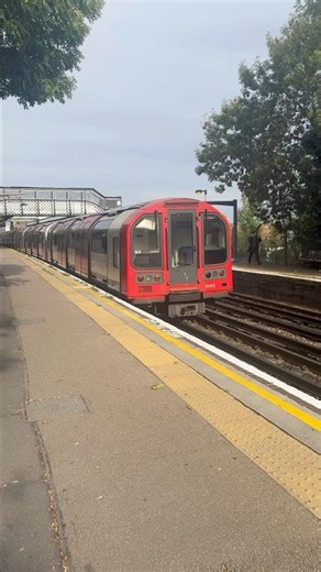 Central Line: Departing From Debden ~ #train #trainspotting