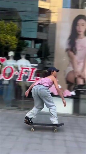 Yurin Fujii in the streets of Seoul 🇰🇷 ‪@CreatureFiends‬