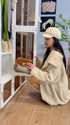 A simple, clean wardrobe designed for modern American homes. Smooth to use and easy to keep organized every day.Perfect for small bedrooms, rentals, and calm living spaces.#WardrobeDesign #HomeUpgrade #Antbox #SmallSpaceSolutions | Ant Box