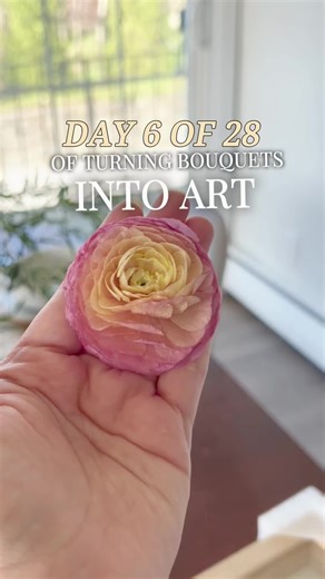 Day 6 of 28 🤍 My wedding flowers weren’t just flowers—they were a piece of home. My dad gifted me blooms imported from Ecuador, and the morning of our small beach wedding in Florida, I made my own bouquet with ranunculus, roses, and greenery. I walked down the aisle carrying so much love… and so many memories. I dried them in silica gel, turned them into shadow boxes, and even now, I still stop and stare. They instantly take me back to our perfect day. If you’re having a small, intimate wedding