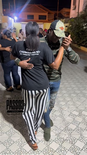 Helder | Professor de Dança on Instagram: "Com profissionais ao teu lado, dançar torna-se uma experiência inesquecível.”"