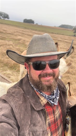 Don’t touch my hat!!!!#DunnDirtyRanch #smoothmanstumbling #ponykisses #johndeere