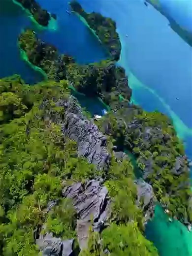 Crystal waters, golden sunsets, and tropical vibes in the Philippines 🌅🌴 #BucketListPH #ExplorePhilippines #TravelGoals #TravelPH #Philippines #fyp