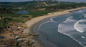 Two thirds of Ghana’s coastline is at risk of destruction due to sea wave actions and human activities in the coastal areas, the Ghana Hydrological Authority has said. Addressing a press conference in Accra today, the GHA said the number accounts for 370 kilometres of Ghana’s 550 km coastline, from West to East and hosts a number of strategic installations and infrastructure that are currently being threatened by tidal waves. | Daily Graphic