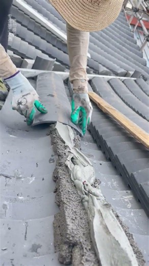 🏠🧱 Traditional Roof Ridge Tile Installation with Wet Mortar