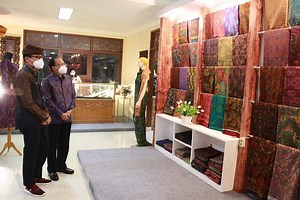 Endek Bali, Kain Tradisional yang Menjadi Busana Para Bangsawan - Bali Portal News