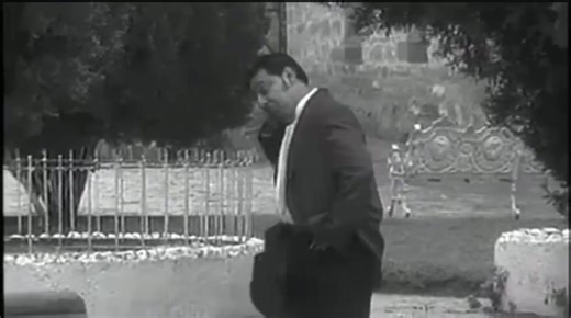 "¡VIENEN LOS ZOMBIES!" Una canción que describe un regreso al pueblo y encontrar totalmente cambiados en su conducta y actitud, a todos los amigos y conocidos.. Si.....todos están transformados...y ahora.. ¿Que va a pasar conmigo?. Es la temática de esta canción. Esa pesadilla musical, la hicimos en el año 1996 y el .video es muy especial en nuestra carrera, porque ademas de ser una canción muy descriptiva, fue realizado el video con NOSOTROS MISMOS COMO ACTORES. Los dejo con : "¡VIENEN LOS ZOMB