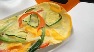 46K views · 430 reactions | Schon probiert - so macht Omelett richtig Spaß und ist gesund! Unser Omlettwunder jetzt im Sonderkauf inkl. Rezeptheft um € 16,00 statt € 27,50 - auf zur nächsten Tupperparty! | Tupperware Österreich | Facebook
