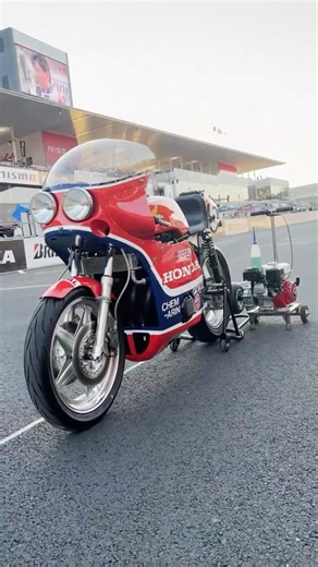 Get up close and personal with the RCB1000👀✨ Take your little time and enjoy the beauty of this iconic machine🏍️ #Honda #RCB1000 | HRC - Honda Racing Corporation