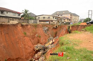 Residents of Ovum Road, Aba Abia State exposed to more danger and risk as the Years-long Erosion site deepens. #ModelTv | MODEL TV