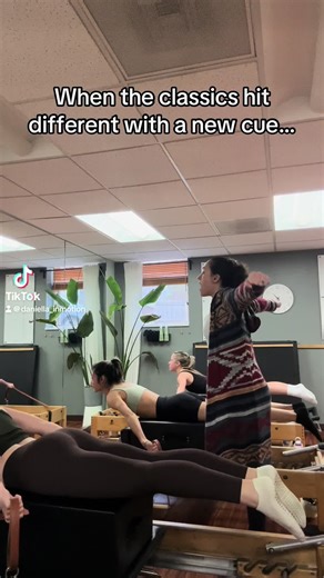 Teaching the classics on the Reformer never gets old ✨ Sometimes it’s not a new exercise… it’s a new cue that changes everything. One breath, one image, one tiny adjustment—and suddenly it clicks. 💡 That’s the magic of Pilates: same classical work, different bodies, different minds. When a cue finally lands and the movement comes alive? That’s why I teach. 🤍🌀 #reformerpilates