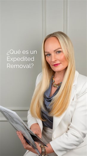 Trump ha ampliado el programa de Expedited Removal 🚨 Si no puede probar que lleva al menos dos años en EE.UU., podría correr un gran riesgo ⚠️ La Abogada Angel le cuenta cómo estar preparado ante esta situación 📢 ¡Síganos para más información de inmigración! #InmigrantesEnUSA #AbogadoDeInmigracion #DecimosQueSi La firma de abogados Lisinski tiene su sede en Dublin, Ohio y se ocupa exclusivamente de casos de inmigración federal ya que Angel Lisinski tiene licencia para practicar la ley estatal 