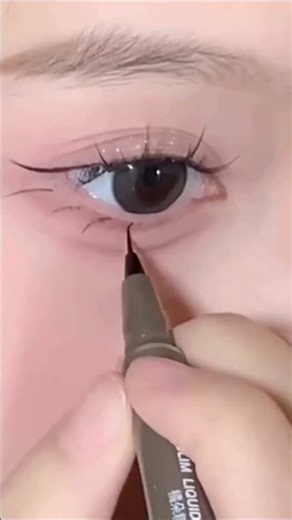 Eyeliner as False Lashes: The Trick to Fuller, Flirty Eyes