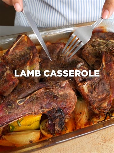 Hearty, flavourful, and easy, this one-pot lamb casserole feeds the whole family on a budget. 🍲🐑 📋 Serves 4 | Type: Easy Ingredients: 8–10 lamb necks 2 tbsp oxtail seasoning 2 seasoning cubes 3 tbsp green seasoning Salt and pepper 3 cloves garlic (sliced) 6 potatoes (peeled & halved) 2 carrots (cut in rounds) 2 celery stalks (chunked) 2 onions (wedged) ¼ cup tomato sauce 1 tbsp mustard 2 tbsp soy sauce ½ cup water Drizzle of oil Watercress (for garnish) Steps: 1️⃣ Place potatoes, carrots, oni