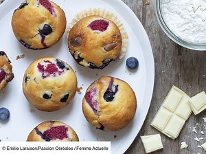 Muffins fruits rouges et chocolat blanc à la farine de blé tendre : découvrez les recettes de cuisine de Femme Actuelle Le MAG